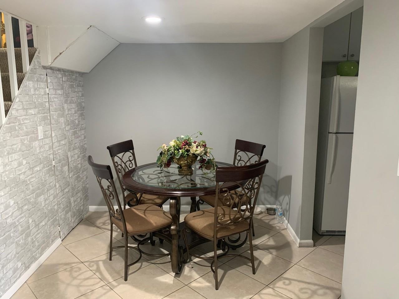 1815 Abbey Road - Photo 2 of 11