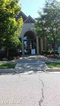 $875 / 1br - 720ftÂ² - South Lyon Condo (Near Downtown) - Photo 2 of 3