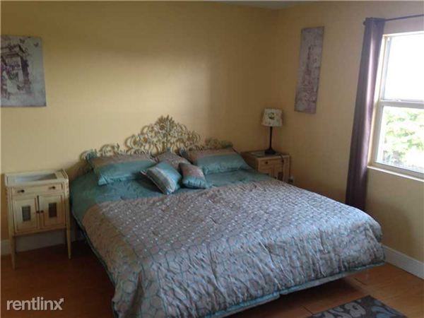 3948 NE 169th St - Photo 3 of 17