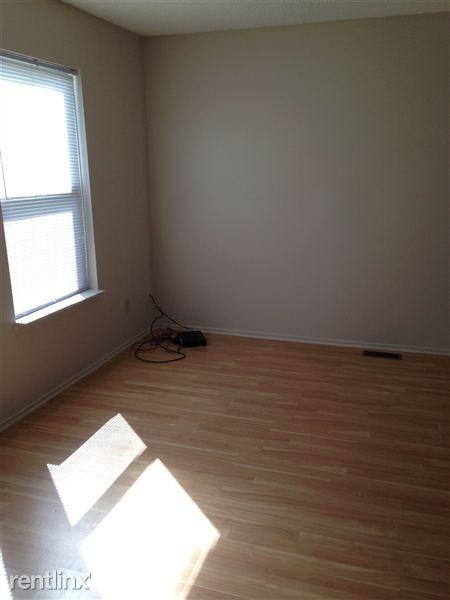 Roundtree Oaks Condominiums - Photo 3 of 14