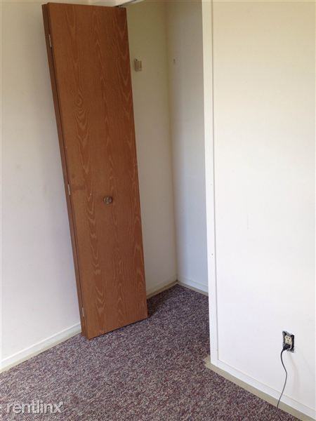 Roundtree Oaks Condominiums - Photo 2 of 14