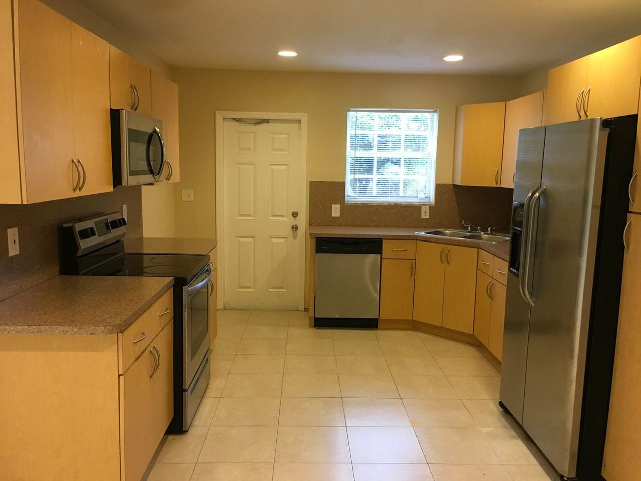 570 Nw 202nd Ter - Photo 3 of 9