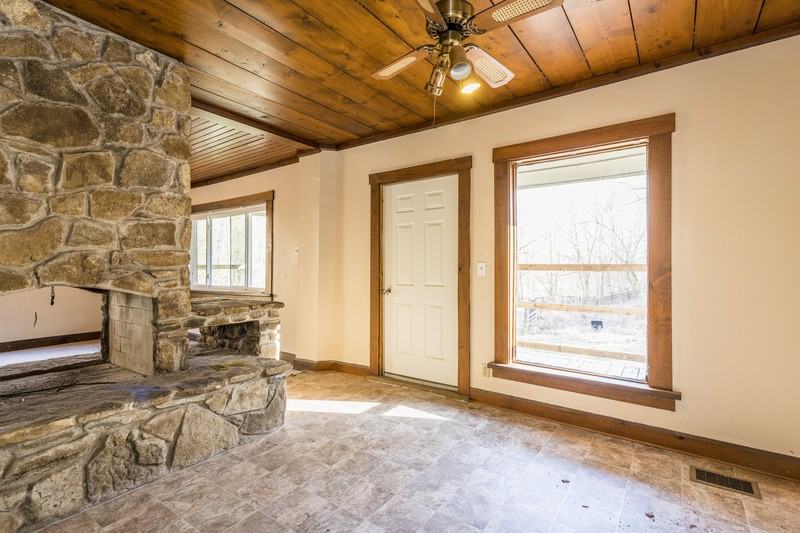 5315 Thomas Rd - Photo 2 of 15