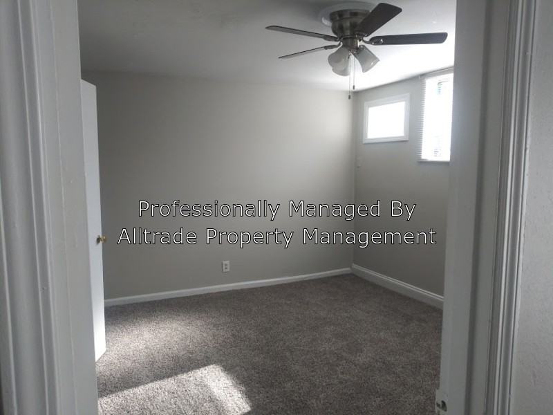 1708 1708 Jennifer Rd C14 - Photo 3 of 17