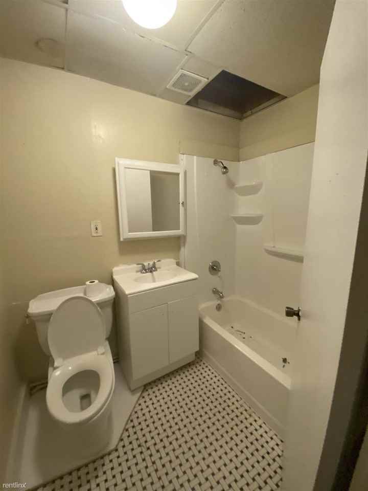 800 2 Bedroom-1 Bathroom - Photo 2 of 4