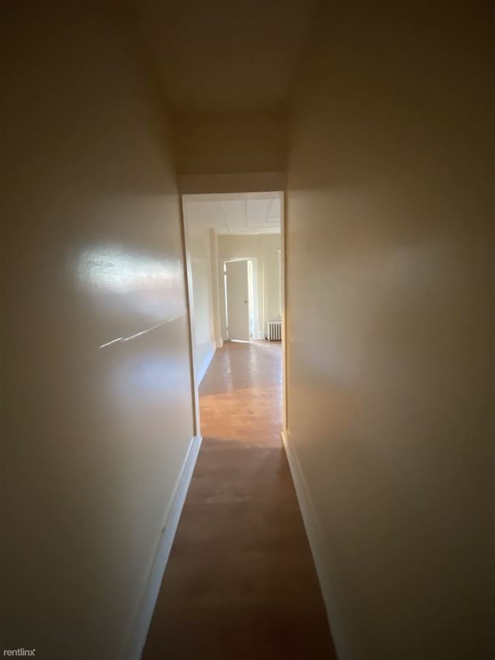 800 2 Bedroom-1 Bathroom - Photo 3 of 4