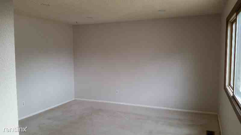 3206 Lymen St - Photo 2 of 22