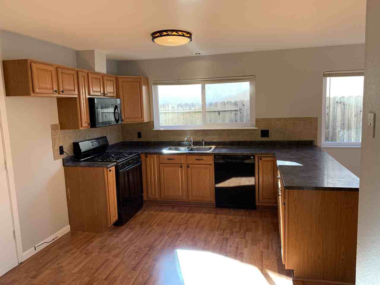 124 Danvers Court - Photo 3 of 14