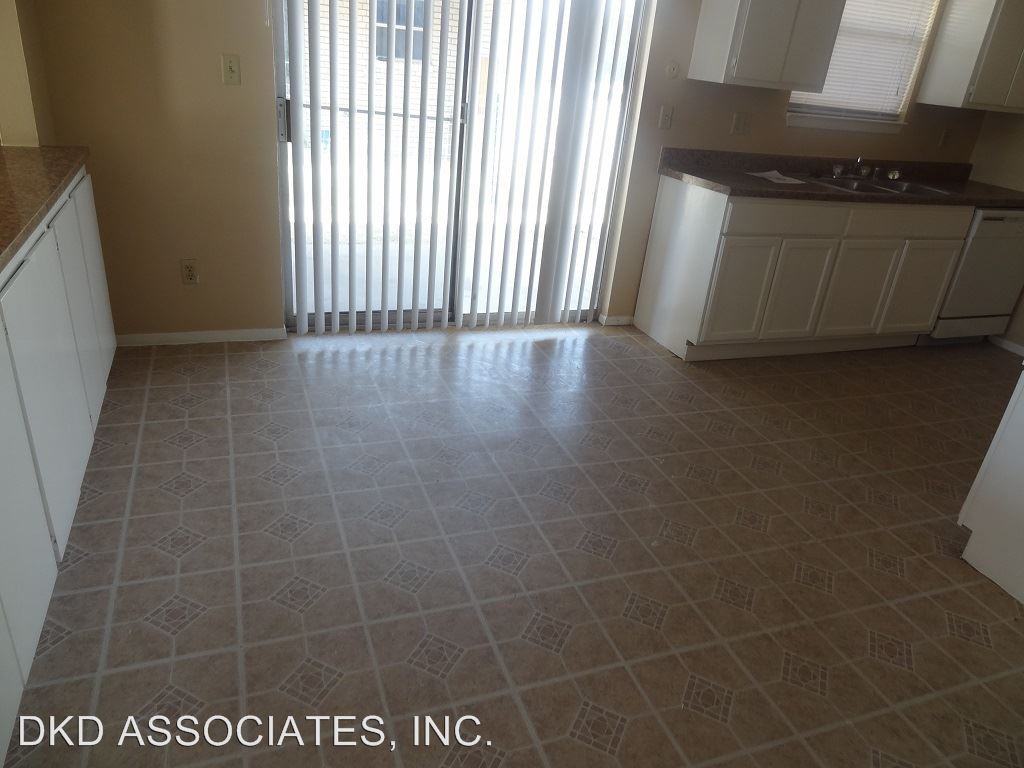 2901 BEACHCOMBER DR - Photo 3 of 20