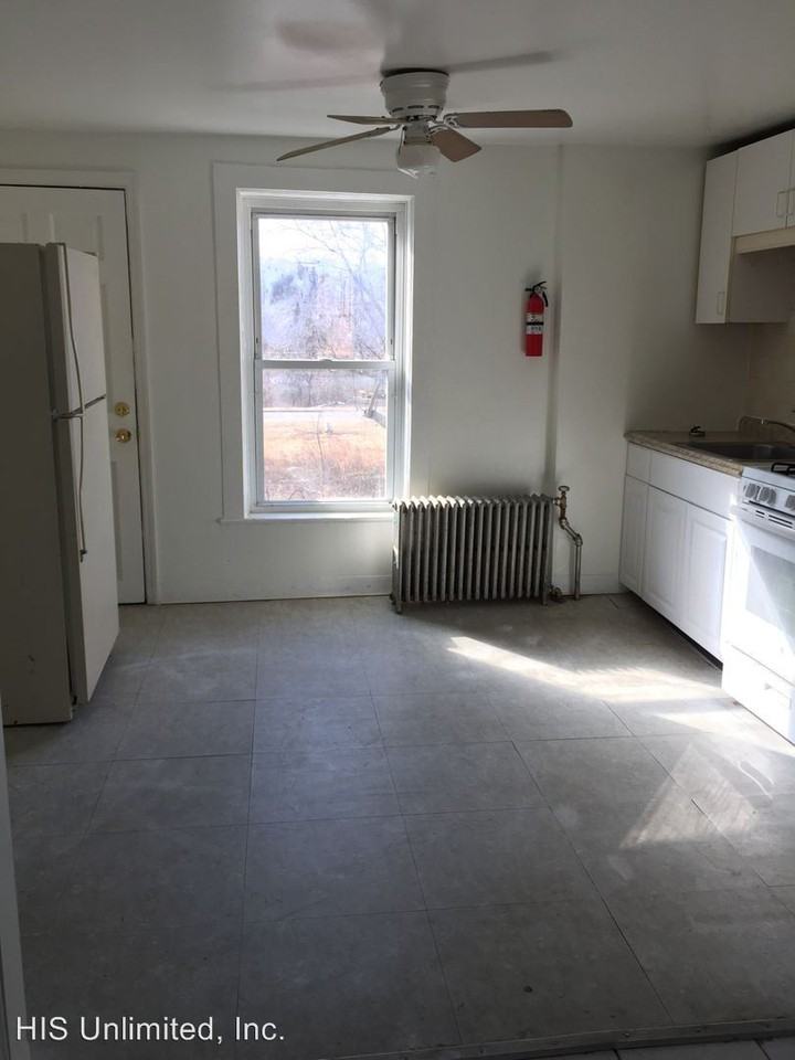 124 Division St - Photo 3 of 20