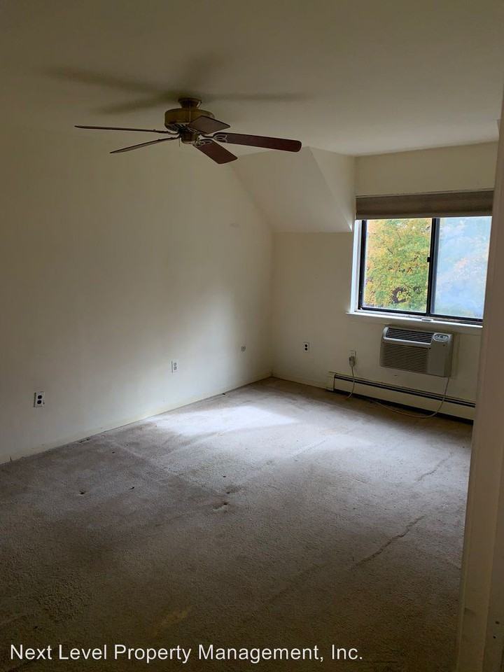 9 Heritage Drive #D - Photo 2 of 6