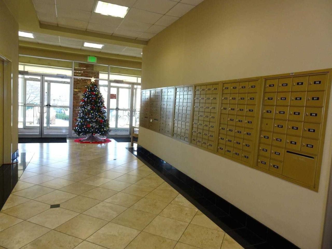 2702 Lighthouse Pt E Unit 617