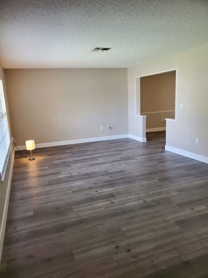 8304 Reynolds Dr - Photo 2 of 27