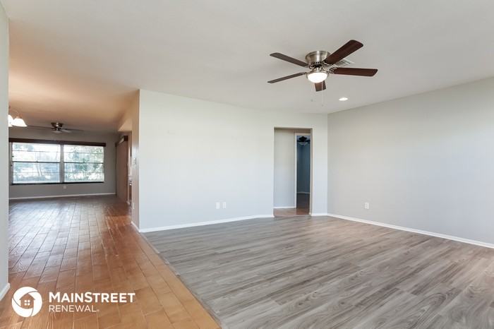 1412 Southeast 4th Street - Photo 3 of 16
