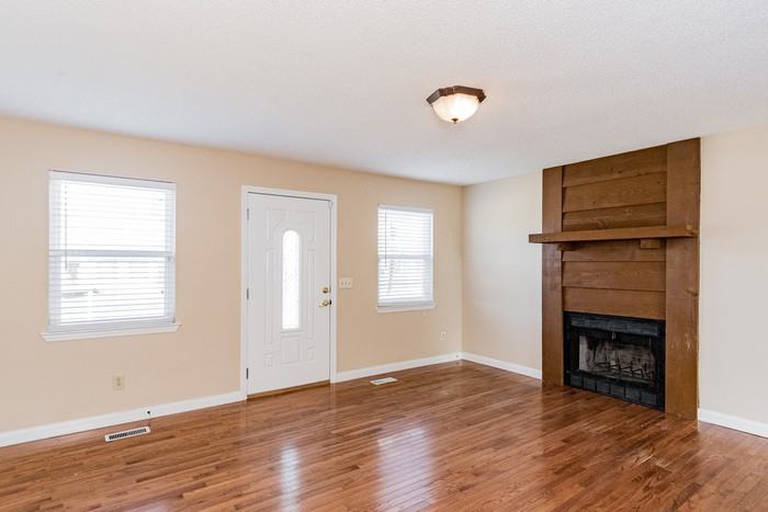 1031 Oak Boulevard - Photo 3 of 25