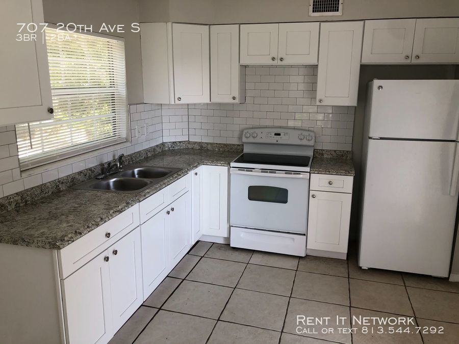 707 20th Ave S - Photo 2 of 15