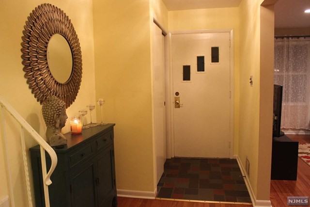 209 Knickerbocker Ave - Photo 2 of 12