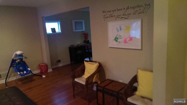 209 Knickerbocker Ave - Photo 3 of 12