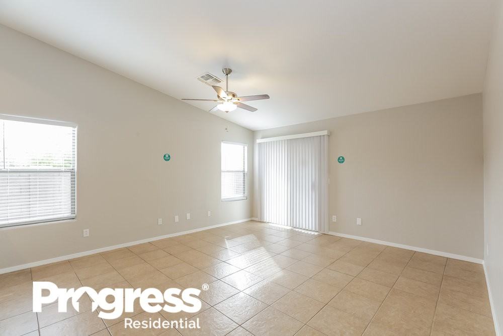 10801 W Windsor Ave - Photo 3 of 19