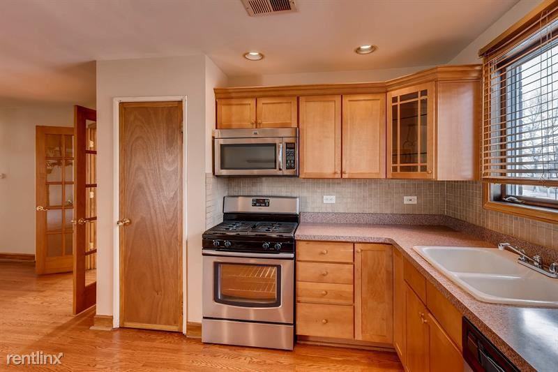 7100 Birch St - Photo 2 of 10