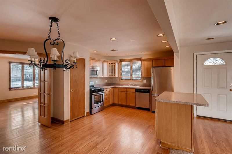 7100 Birch St - Photo 3 of 10