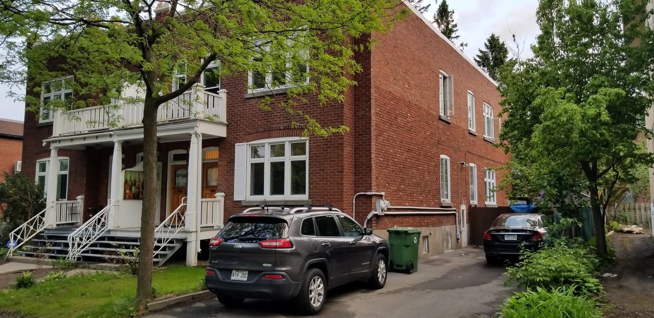 Sherbrooke St & Park Row W, Montréal, QC H4B 2G4 3 Bedroom Apartment