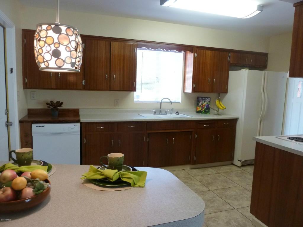 5111 E 9th St - Photo 3 of 14