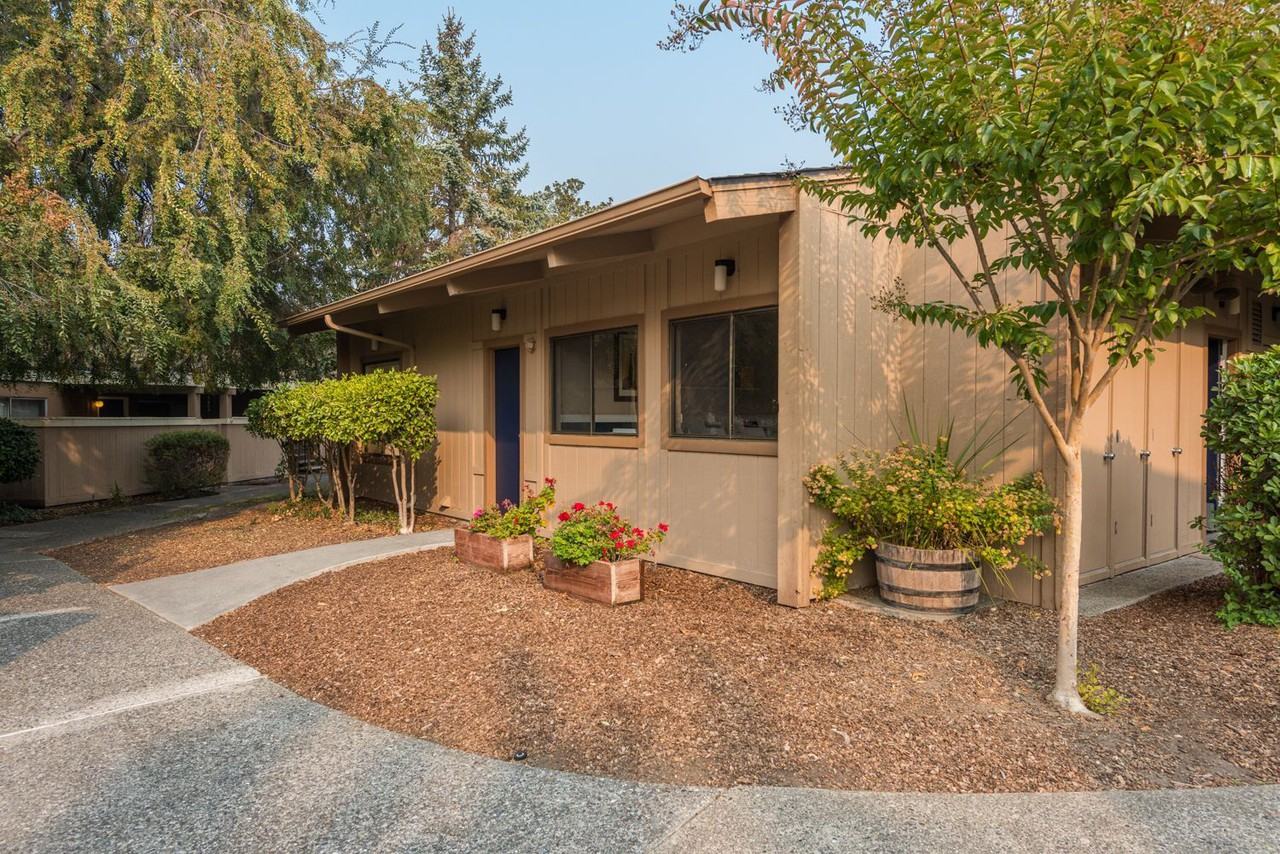 Country Club Apartments - Photo 4 of 21