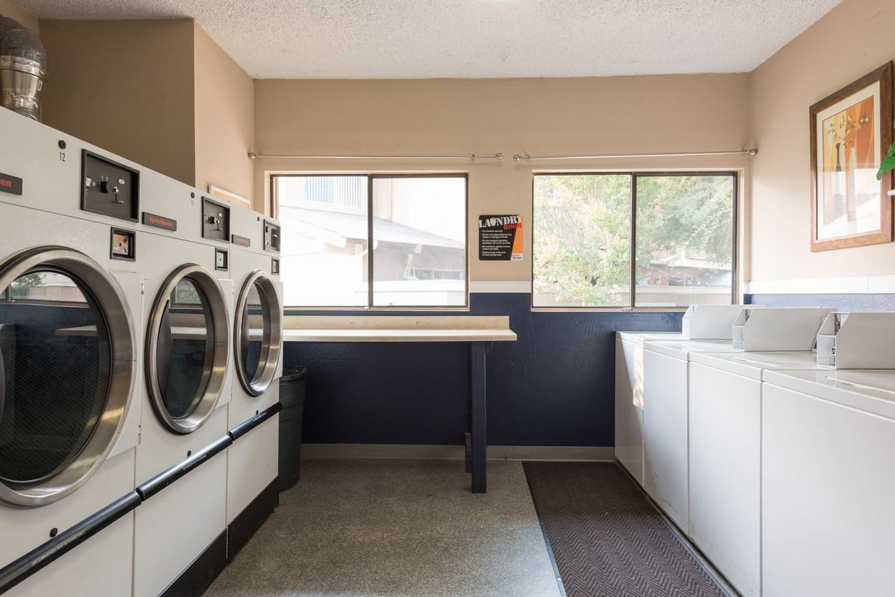 Country Club Apartments - Photo 5 of 21