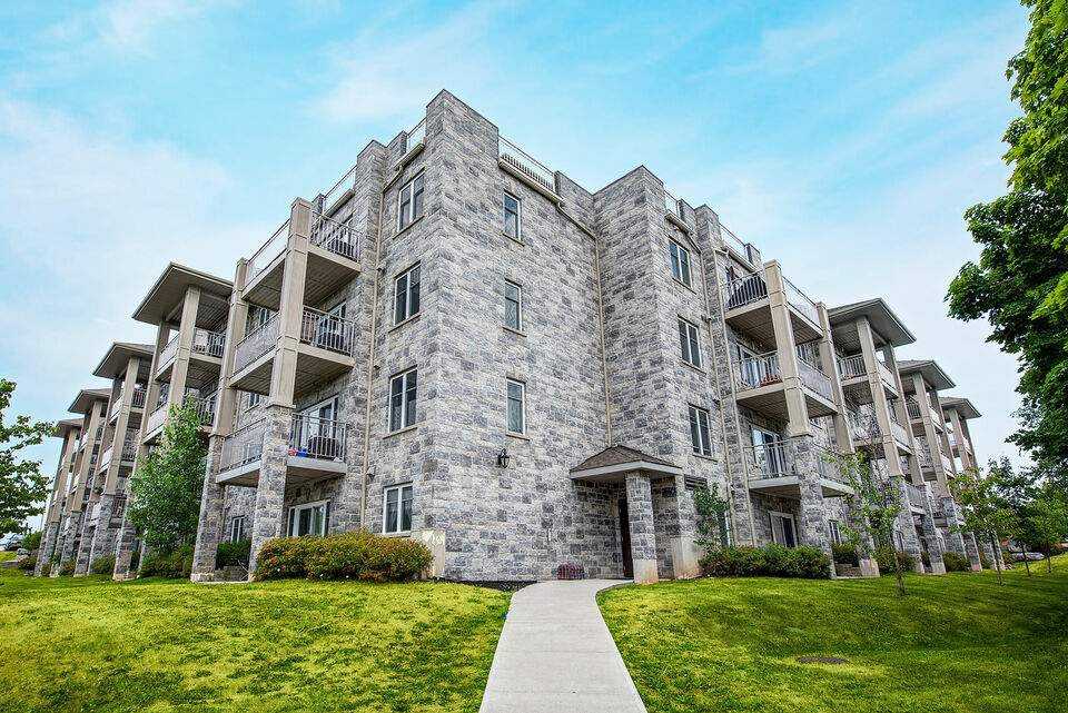 810 Blackburn Mews Apartments in Gardiners, Kingston, ON K7P 0H2 Zumper