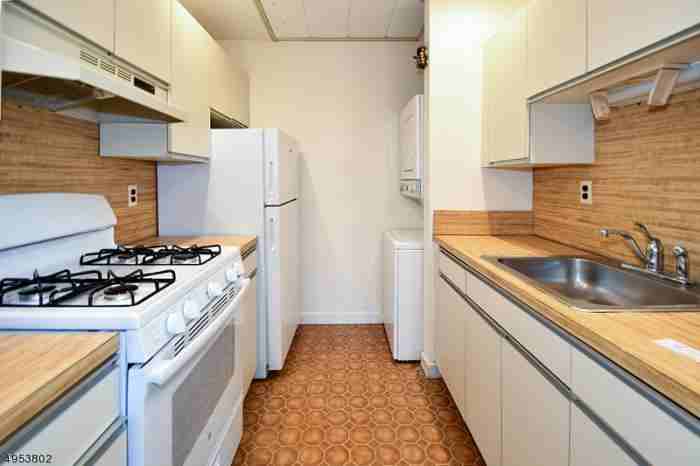 431 Springfield Ave - Photo 3 of 8