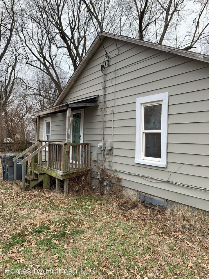 2715 South Alvord Boulevard - Photo 2 of 10