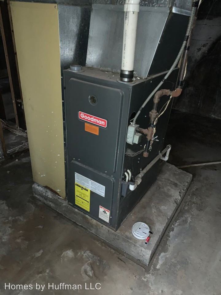 2715 South Alvord Boulevard - Photo 3 of 10