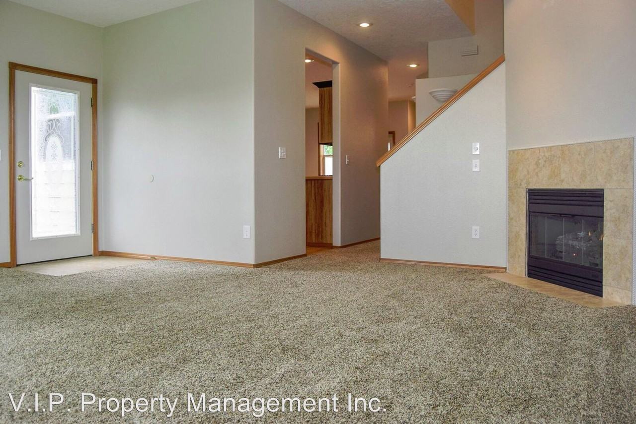 1333 Ne Market Dr - Photo 2 of 36