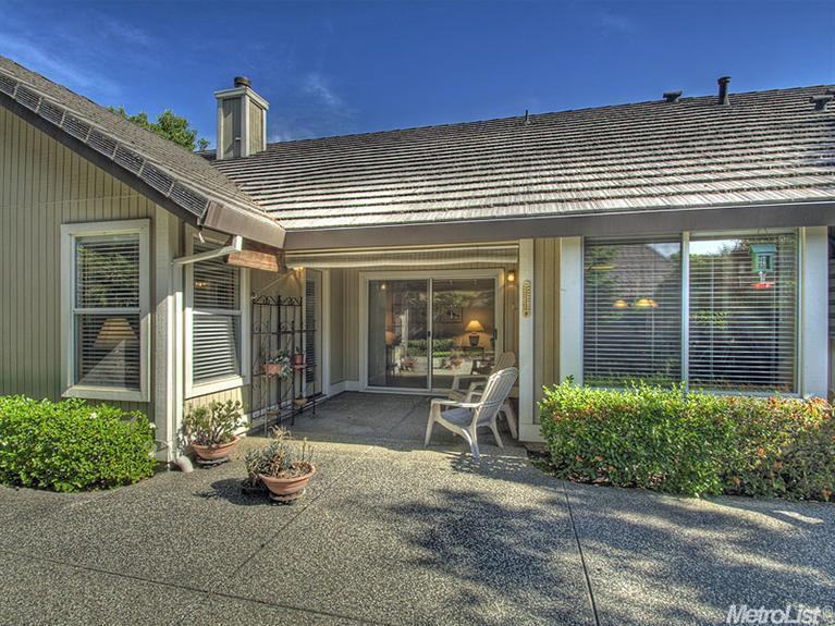 1310 Aberdeen Cir - Photo 2 of 7