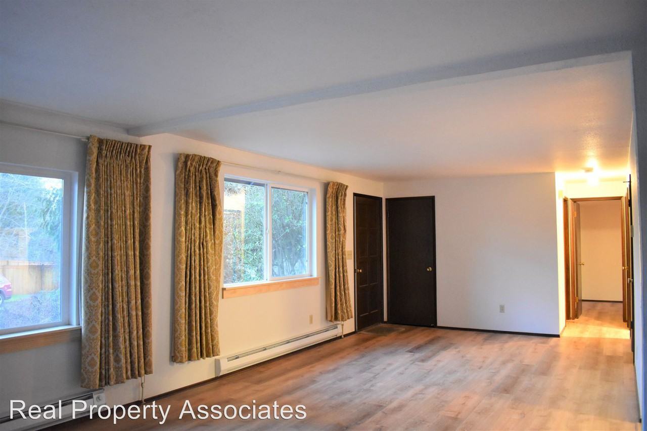 14205 77th Ave Ne - Photo 3 of 17