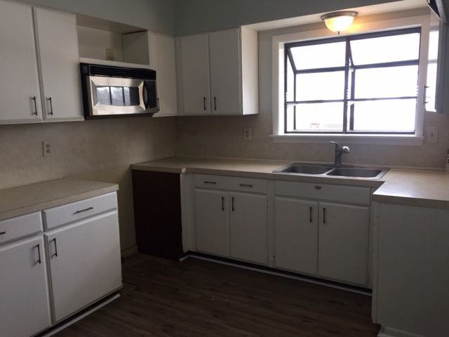 747 N Main - Photo 2 of 13
