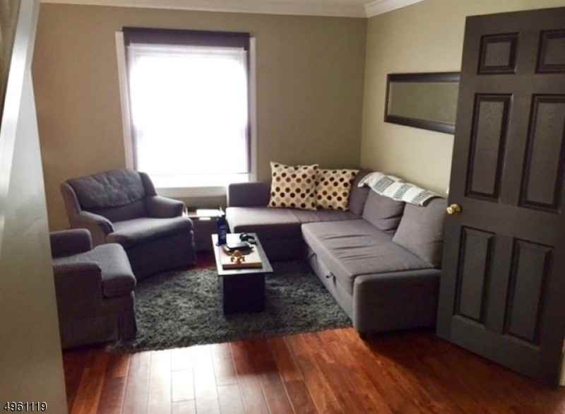 551 Trinity Pl - Photo 3 of 7