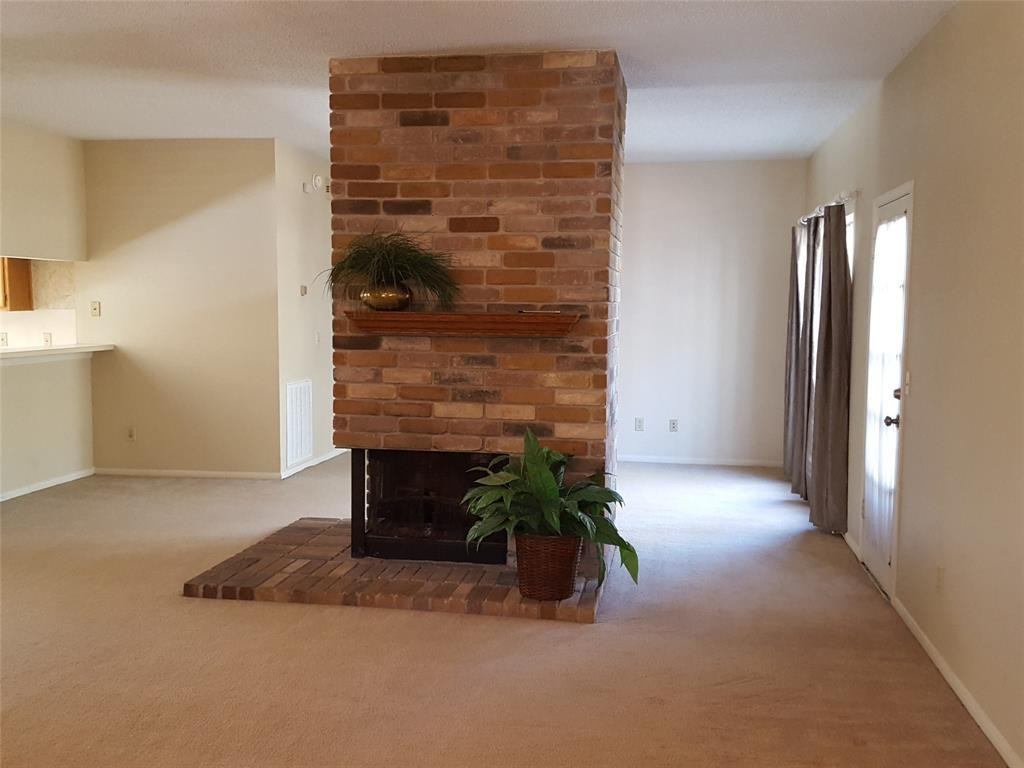 10 Treadwell Court Court - Photo 3 of 34