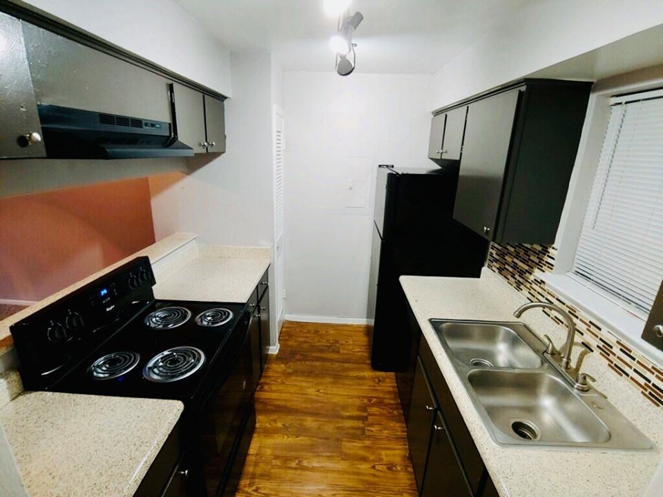 3100 East Park Row Drive - Photo 2 of 15