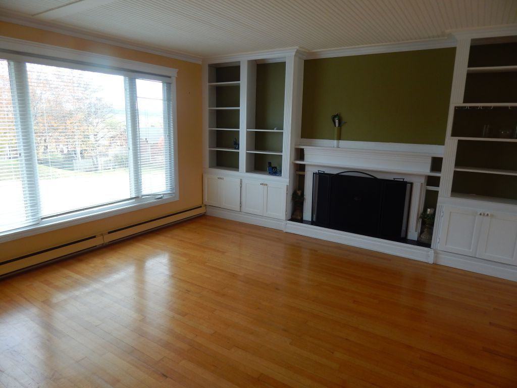 71 Laurier St. - Photo 2 of 17