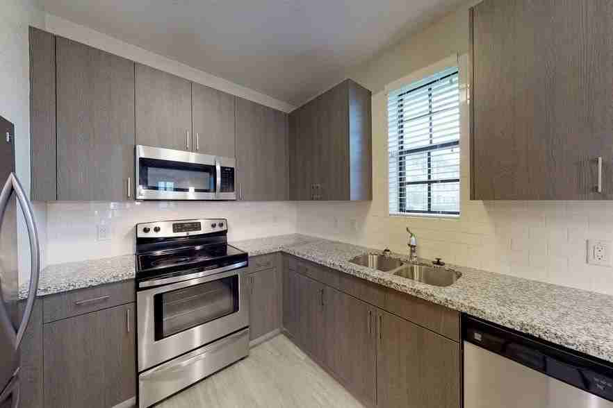 Shalimar at Davie - Photo 6 of 13