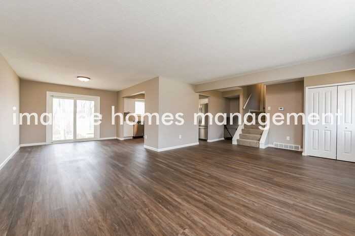 15614 Creekwood Lane - Photo 3 of 15