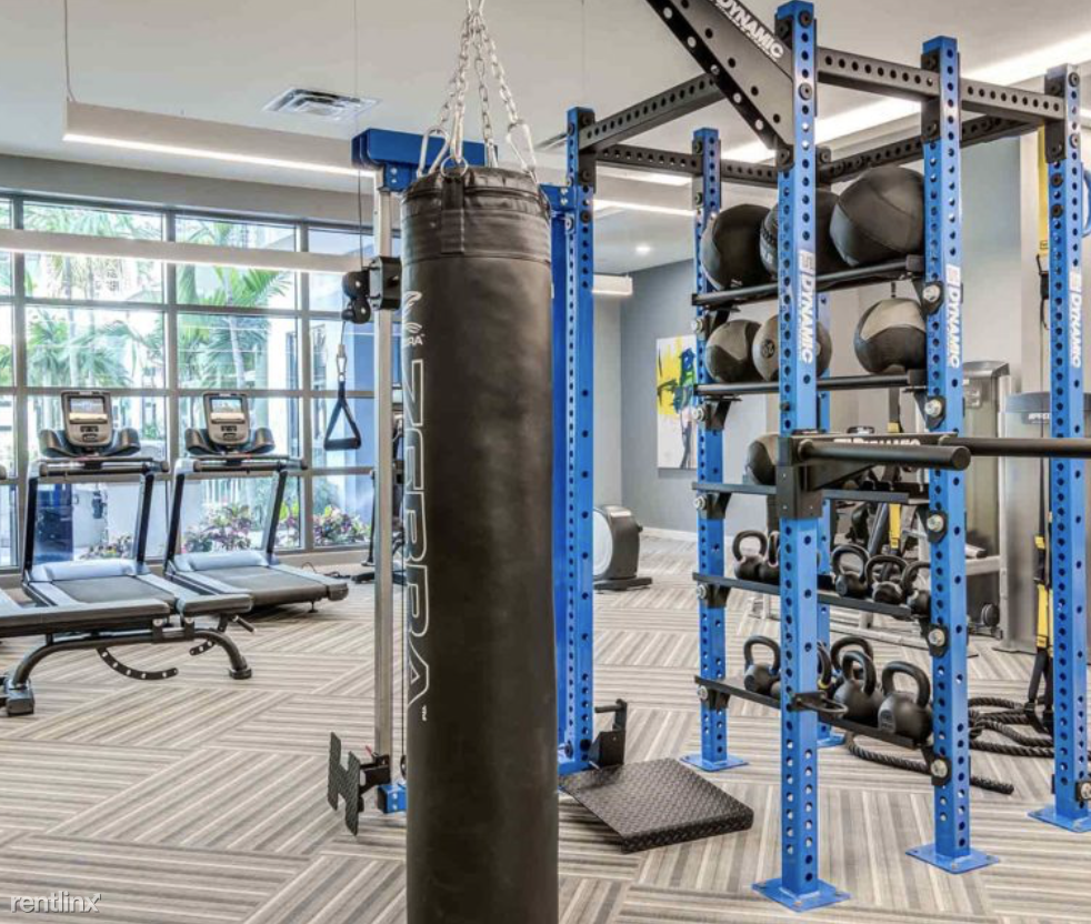 2075 NE 164th St - Photo 3 of 9