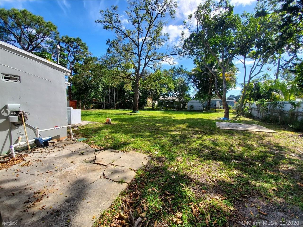 1050 Nw 127th St #0 - Photo 3 of 9