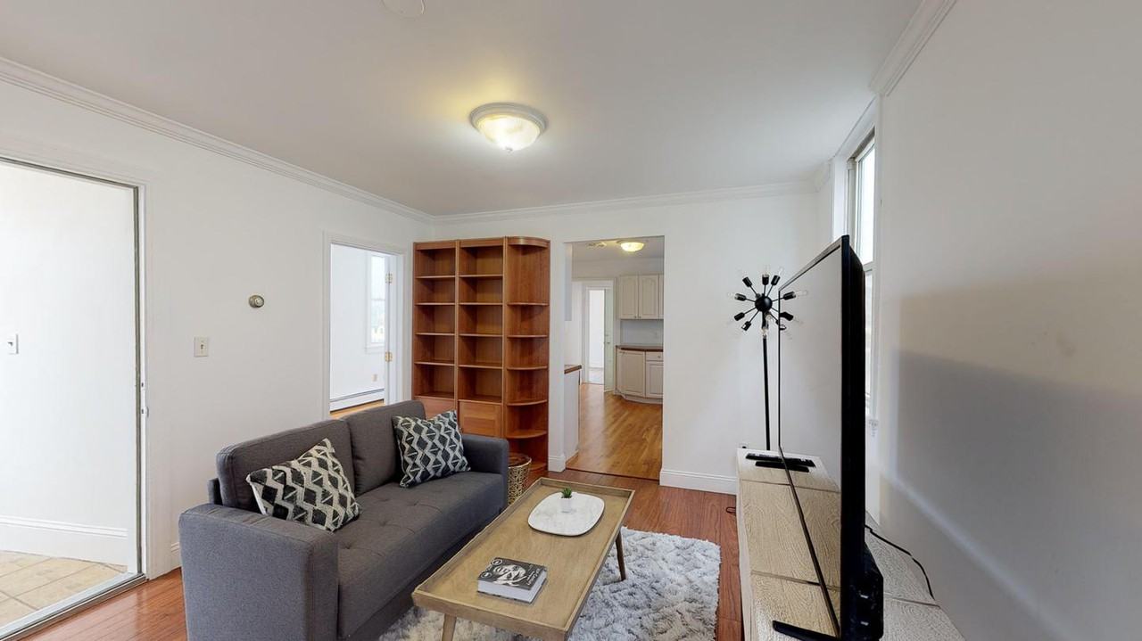 Beautiful Andrew Square apartment off Dorchester Street - Photo 2 of 15
