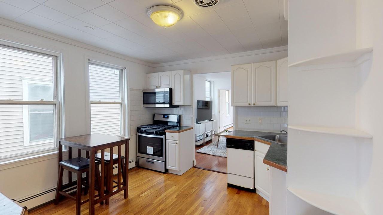 Beautiful Andrew Square apartment off Dorchester Street - Photo 4 of 15