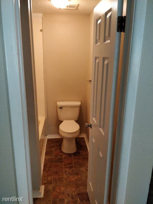 1010 Kim St. B - Photo 3 of 11