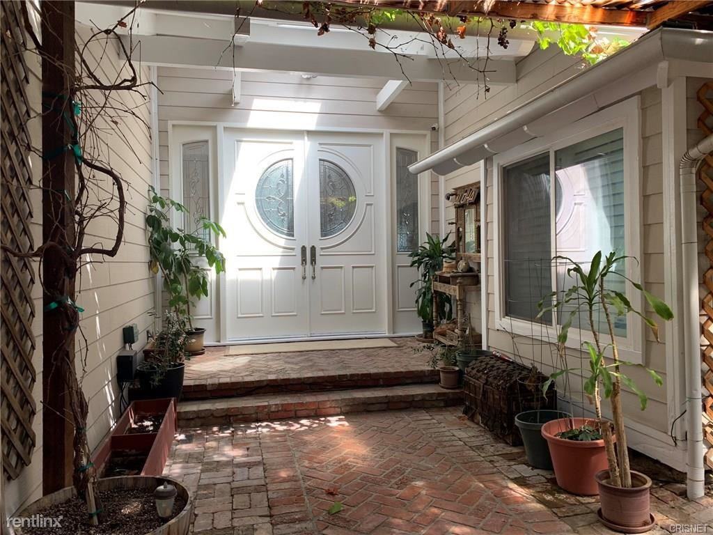 16973 Strawberry Dr - Photo 2 of 10