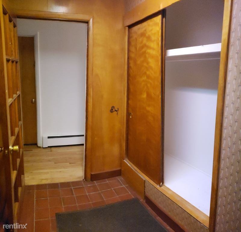 1010 Gilmore St - Photo 2 of 14